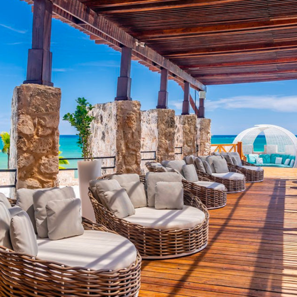 Beach Lounge