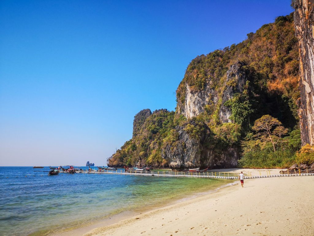Dive into the Pristine Beaches of Phuket – An Exploration of Phuket’s Famous Beaches